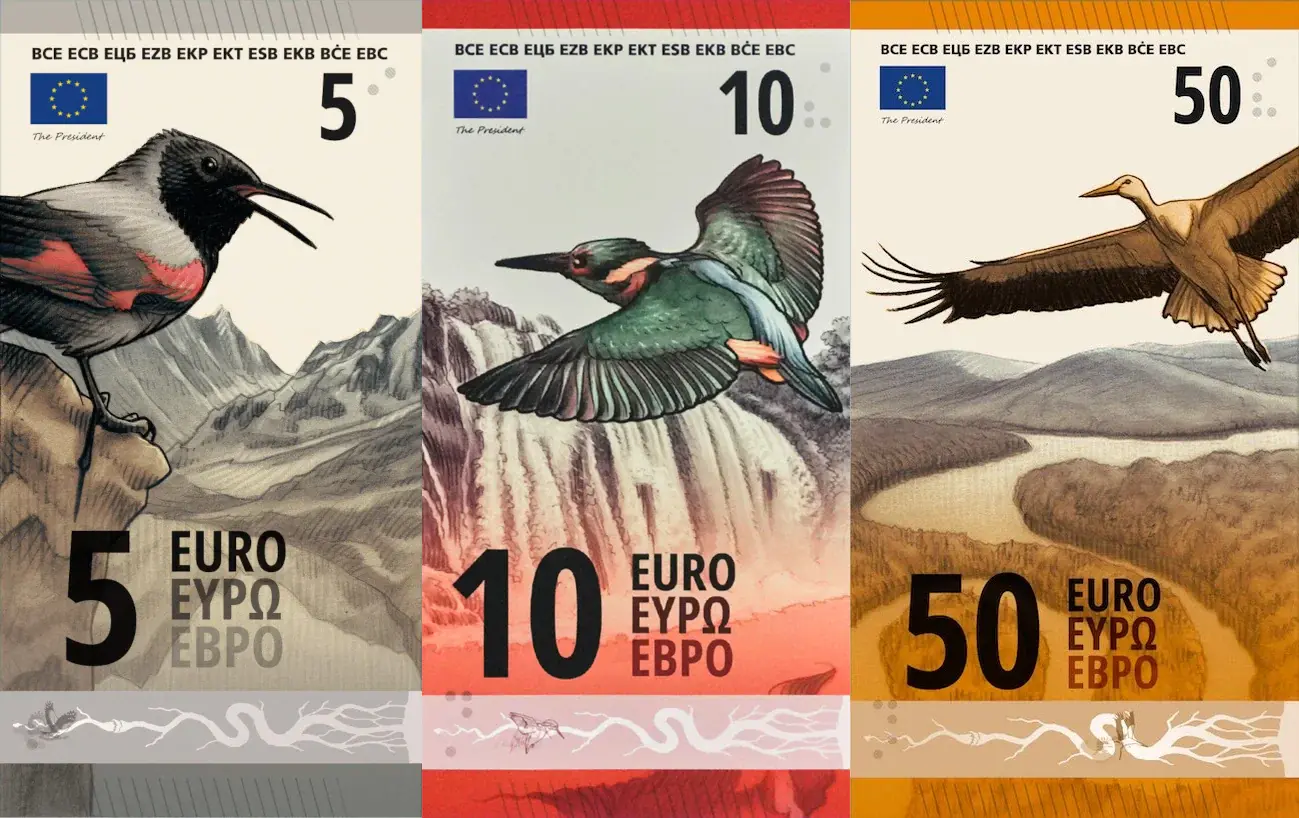 Drei der von Ville Tietäväinen eingereichten Designs, für die 5-, 10- und 50-Euro-Scheine. Alle zeigen im Hintergrund leicht verschwommen und monochrom verschiedene Landschaften und im Vordergrund Vögel, jeweils in einer Art stark von japanischer Kunst beeinflusstem Comic-Stil. Der 5-Euro-Vogel ist ein Mauerläufer und sitzt auf einem Felsen, die anderen beiden — Eisvogel und Weißstorch — fliegen.